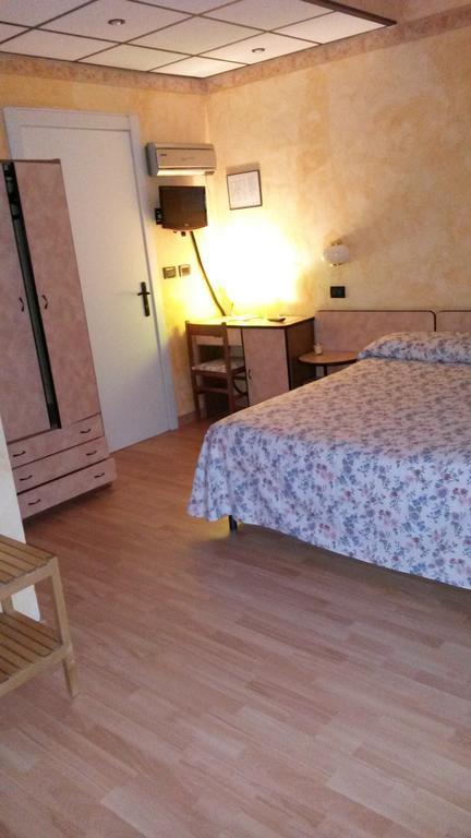 Albergo Sangrila Lanzo Torinese Eksteriør billede