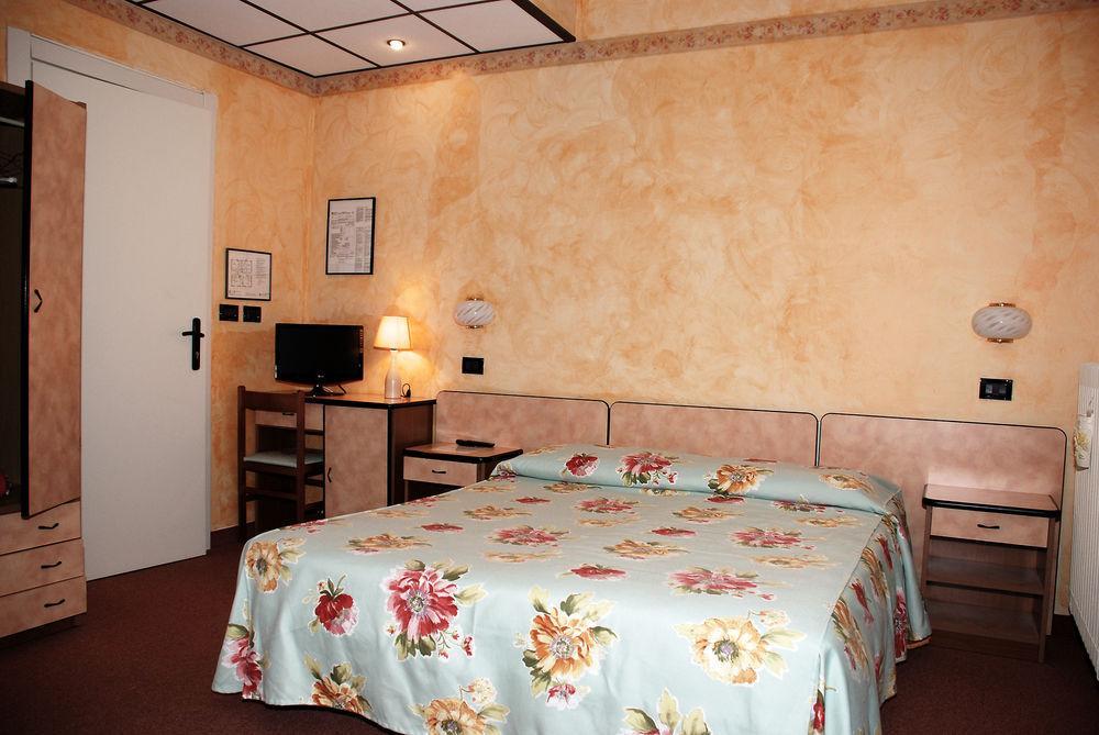 Albergo Sangrila Lanzo Torinese Eksteriør billede