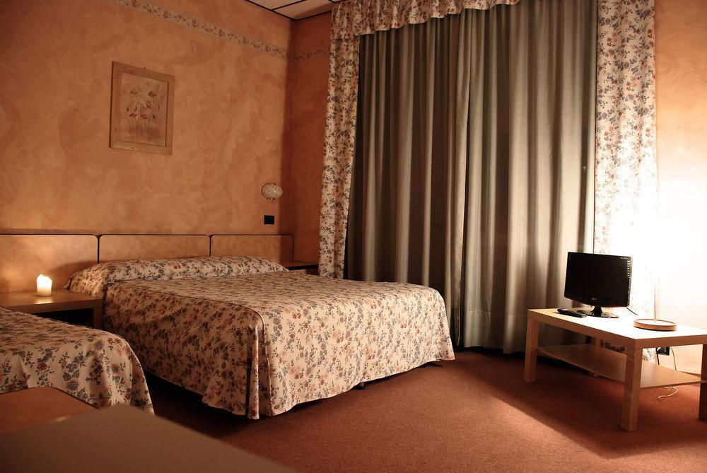 Albergo Sangrila Lanzo Torinese Eksteriør billede