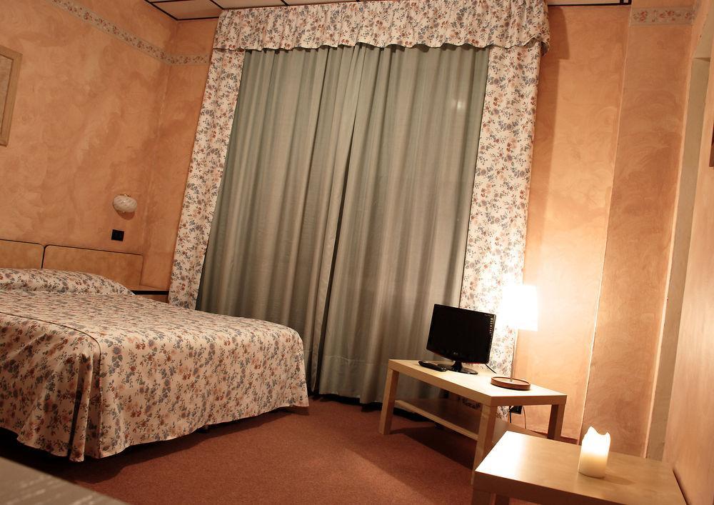 Albergo Sangrila Lanzo Torinese Eksteriør billede