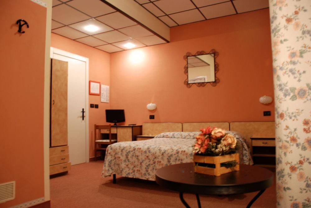 Albergo Sangrila Lanzo Torinese Eksteriør billede