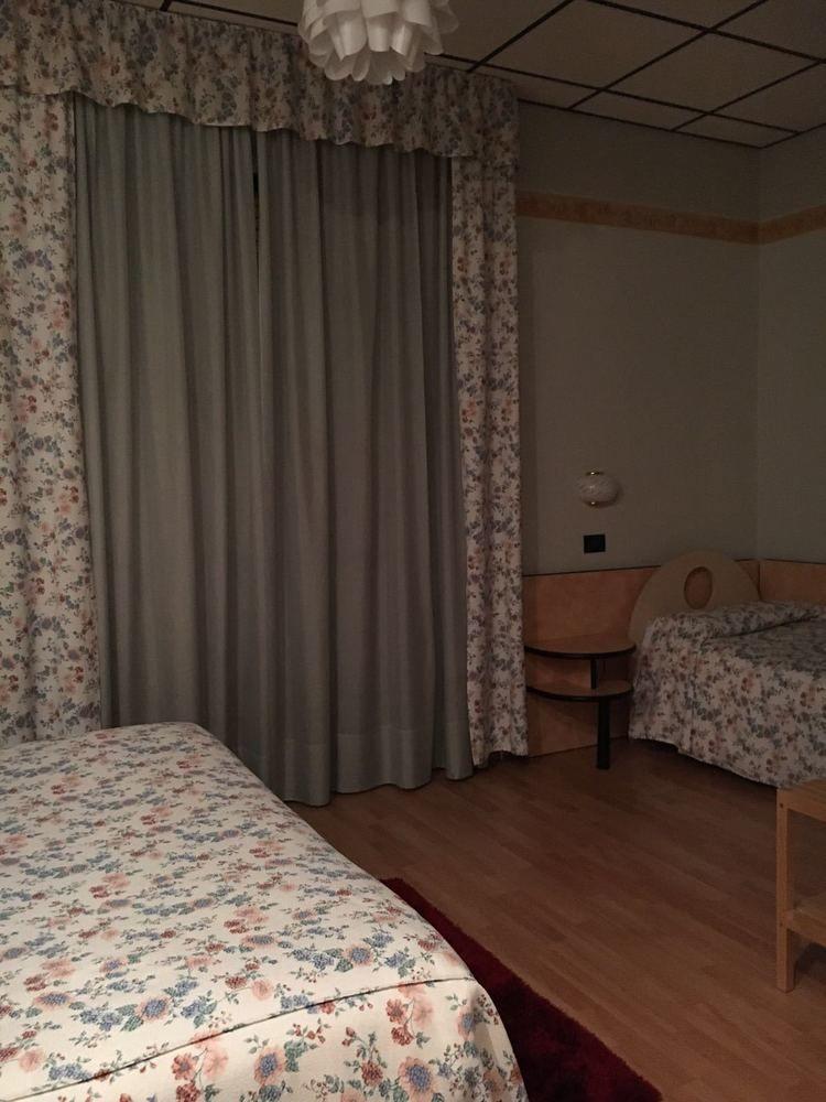 Albergo Sangrila Lanzo Torinese Eksteriør billede