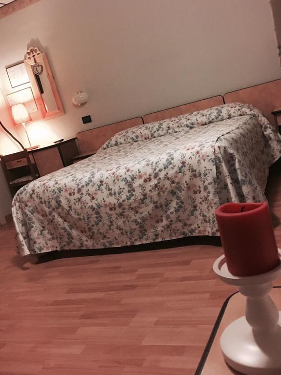 Albergo Sangrila Lanzo Torinese Eksteriør billede